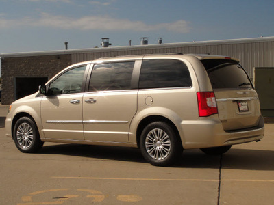 chrysler town country 2013 beige van touring l flex fuel 6 cylinders front wheel drive automatic 62034