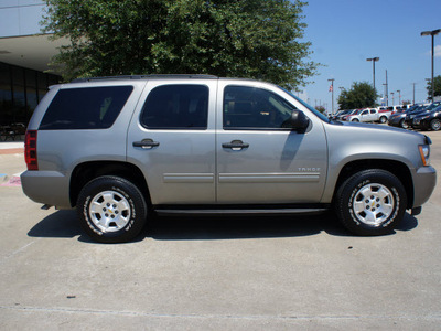 chevrolet tahoe 2009 gray suv ls gasoline 8 cylinders 2 wheel drive automatic 75070