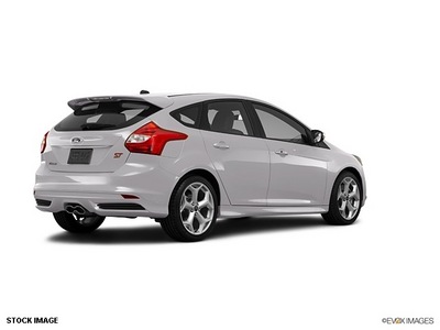 ford focus 2013 silver hatchback 4 cylinders 5 speed automatic 75235