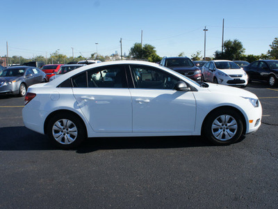 chevrolet cruze 2012 white sedan ls gasoline 4 cylinders front wheel drive automatic 19153