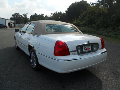 lincoln town car 2008 white sedan signature limited flex fuel 8 cylinders rear wheel drive automatic 75672