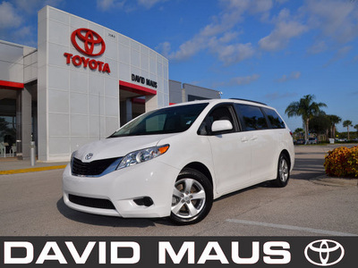 toyota sienna 2012 white van le gasoline 6 cylinders front wheel drive automatic 32771