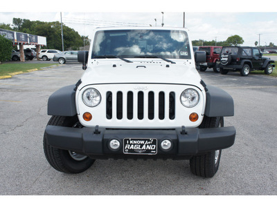 jeep wrangler unlimited 2013 white suv sport gasoline 6 cylinders 4 wheel drive automatic 77515