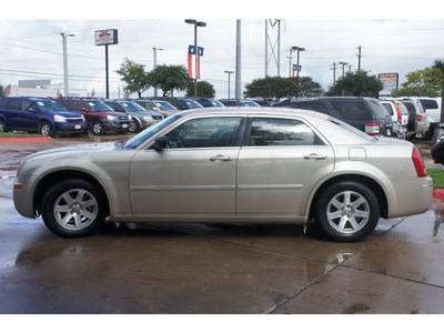 chrysler 300 2006 gold sedan touring gasoline 6 cylinders rear wheel drive automatic 78666