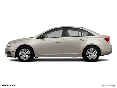 chevrolet cruze 2013 silver sedan ls auto gasoline 4 cylinders front wheel drive not specified 56001