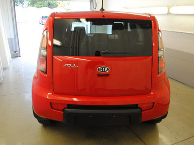 kia soul 2010 red hatchback soul gasoline 4 cylinders front wheel drive not specified 44060