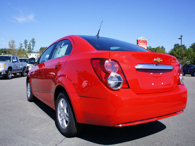 chevrolet sonic 2013 red sedan lt 4 cylinders automatic 27330