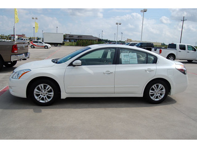 nissan altima 2010 white sedan 2 5 sl gasoline 4 cylinders front wheel drive automatic with overdrive 77642