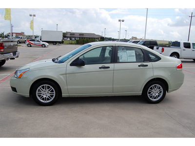 ford focus 2010 kiwi green metallic sedan se gasoline 4 cylinders front wheel drive automatic with overdrive 77642