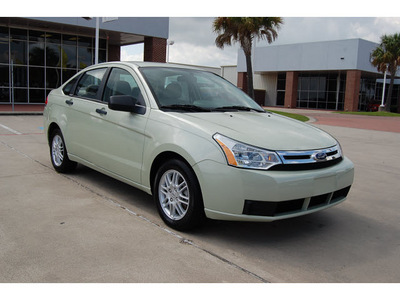 ford focus 2010 kiwi green metallic sedan se gasoline 4 cylinders front wheel drive automatic with overdrive 77642