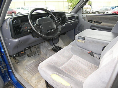 dodge 1500 ram 1997 bluesilver 4x4 gasoline v8 4 wheel drive automatic 81212