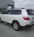 toyota highlander 2013 white suv se gasoline 6 cylinders front wheel drive automatic 75569