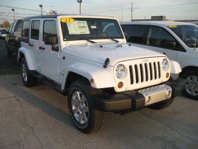 jeep wrangler unlimited 2013 white suv sahara gasoline 6 cylinders 4 wheel drive 5 speed automatic 62863