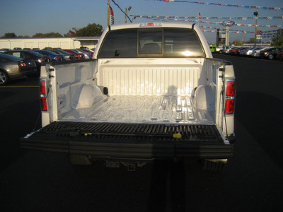 ford f 150 2011 white lariat flex fuel 8 cylinders 4 wheel drive automatic with overdrive 62863