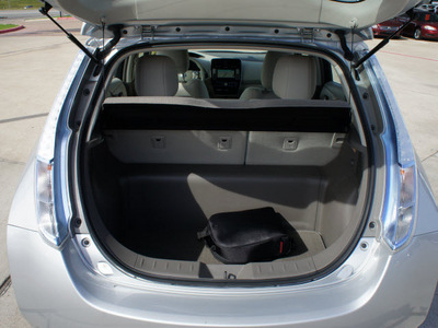 nissan leaf 2011 silver hatchback sl l electric front wheel drive automatic 76087
