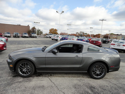 ford mustang 2013 gray coupe premium gasoline 6 cylinders rear wheel drive automatic with overdrive 60546