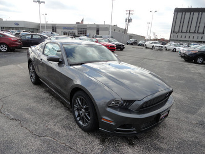 ford mustang 2013 gray coupe premium gasoline 6 cylinders rear wheel drive automatic with overdrive 60546