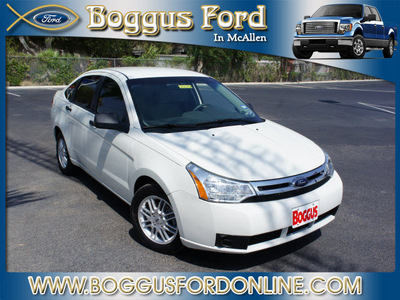 ford focus 2009 white sedan se gasoline 4 cylinders front wheel drive 4 speed automatic 78501
