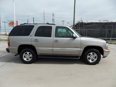 chevrolet tahoe 2002 lt  gray suv lt flex fuel 8 cylinders rear wheel drive automatic with overdrive 77469