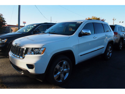 jeep grand cherokee 2013 white suv overland 8 cylinders 6 speed automatic 07730