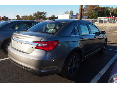 chrysler 200 2013 dk  gray sedan touring 4 cylinders 6 speed automatic 07730