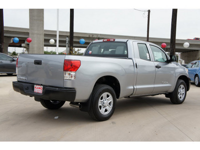 toyota tundra 2013 silver grade gasoline 8 cylinders 2 wheel drive automatic 78232