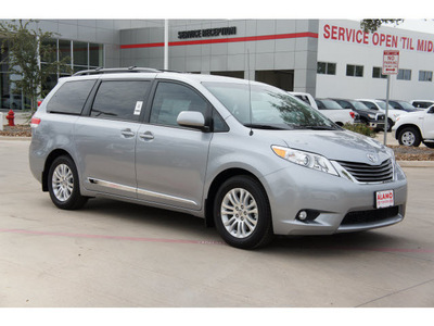 toyota sienna 2013 silver van xle 8 passenger gasoline 6 cylinders front wheel drive automatic 78232