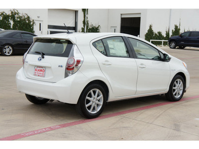 toyota prius c 2012 white hatchback three hybrid 4 cylinders front wheel drive automatic 78232