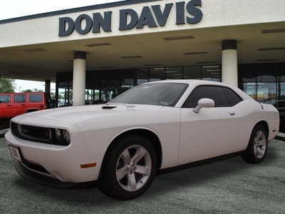dodge challenger 2013 white coupe r t gasoline 8 cylinders rear wheel drive 6 speed manual 76011