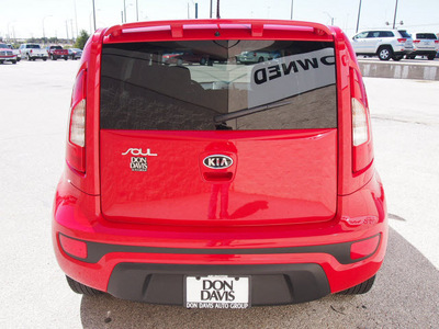kia soul 2012 red hatchback gasoline 4 cylinders front wheel drive automatic 76011