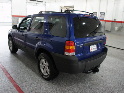 ford escape 2005 dk  blue suv xlt sport gasoline 6 cylinders all whee drive automatic 44060