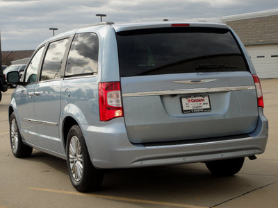 chrysler town country 2013 lt  blue van touring l flex fuel 6 cylinders front wheel drive automatic 62034