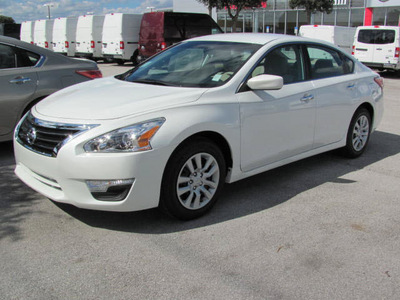 nissan altima 2013 white sedan s gasoline 4 cylinders front wheel drive automatic 33884