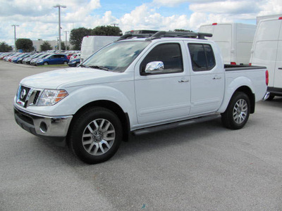 nissan frontier 2012 white sl gasoline 6 cylinders 4 wheel drive automatic 33884