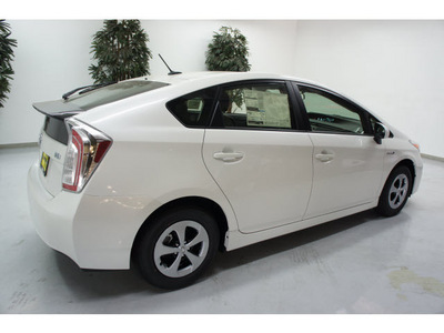 toyota prius 2012 white hatchback three hybrid 4 cylinders front wheel drive automatic 91731