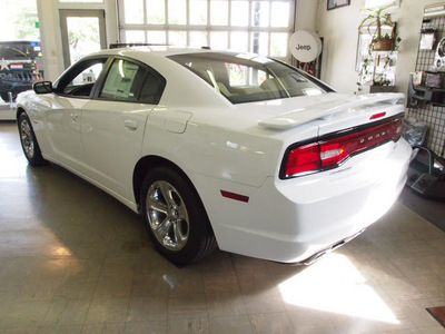 dodge charger 2013 white sedan r t plus 8 cylinders automatic 78624