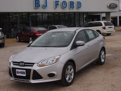 ford focus 2013 silver hatchback se 4 cylinders automatic 77575