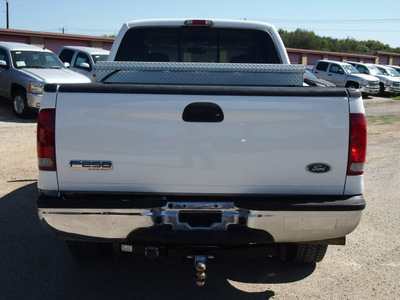 ford f 250 super duty 2005 white lariat 8 cylinders automatic 78064