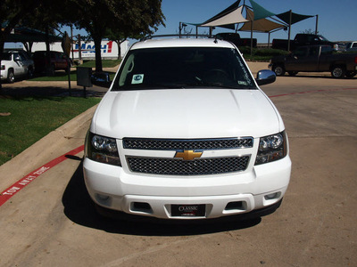 chevrolet suburban 2012 white suv ls 1500 8 cylinders automatic 76051
