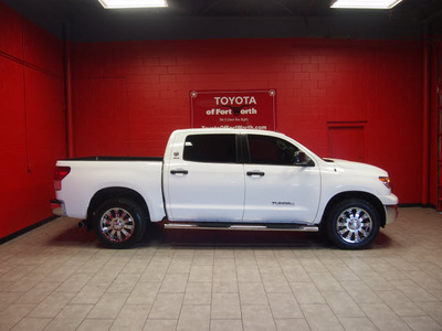 toyota tundra 2012 white sr5 gasoline 8 cylinders 2 wheel drive automatic 76116