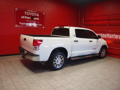 toyota tundra 2012 white sr5 gasoline 8 cylinders 2 wheel drive automatic 76116