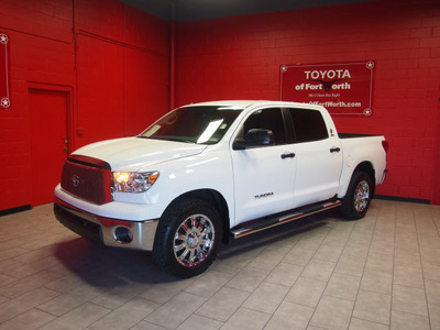 toyota tundra 2012 white sr5 gasoline 8 cylinders 2 wheel drive automatic 76116