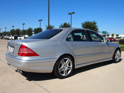 mercedes benz s class 2006 silver sedan s500 gasoline 8 cylinders rear wheel drive automatic 76018