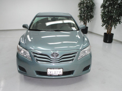 toyota camry 2010 green sedan le gasoline 4 cylinders front wheel drive automatic 91731