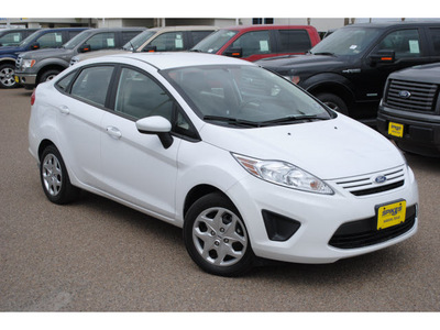 ford fiesta 2011 white sedan gasoline 4 cylinders front wheel drive automatic 78572