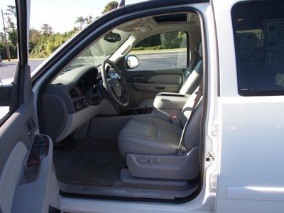 chevrolet avalanche 2008 white suv ltz flex fuel 8 cylinders 4 wheel drive automatic with overdrive 28557
