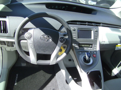 toyota prius 2012 white hatchback two hybrid 4 cylinders front wheel drive automatic 75569