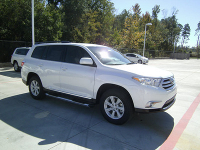 toyota highlander 2013 white suv plus gasoline 6 cylinders front wheel drive automatic 75569