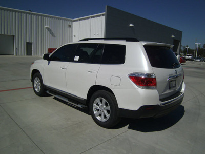 toyota highlander 2013 white suv plus gasoline 6 cylinders front wheel drive automatic 75569