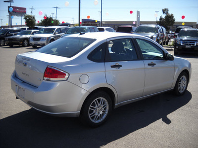 ford focus 2011 silver sedan 4 cylinders automatic 79925
